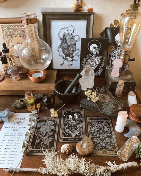 Celestial Birthday, Witch Bedrooms, Witchy Altar, Witchy Bedroom, Crystal Room Decor, Spiritual Room, Witchy Room, Witchcraft Altar, Witch Room