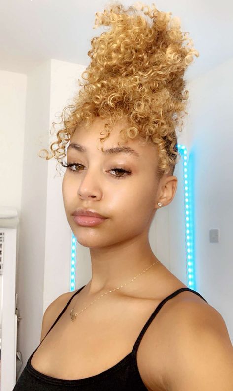 𝒑𝒊𝒏𝒕𝒆𝒓𝒆𝒔𝒕 : @shawtypr  Golden Blonde Natural Hair Black Women, Curly Blonde Hair Black Women, Golden Blonde Hair Black Women, Dyeing Natural Hair, Honey Blonde Hair On Black Women Natural, Golden Blonde Curly Hair, Natural Hair Blonde, Yellow Blonde Hair, Blonde Natural Hair