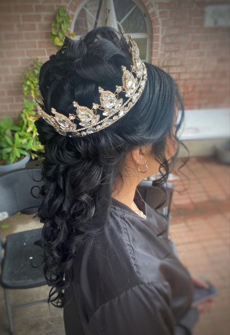 Quince Hairstyles With Full Crown, 15 Hairstyles With Crown, Quince Bun Hairstyles, Half Up Half Down Quinceanera Hairstyles, Hairstyles For Quince, Hair Styles For Quinceañera, Hairstyles For Quinceanera With Crown, Quinceanera Hairstyles Half Up Half Down, Half Up Half Down Quince Hair