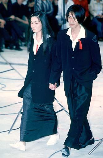 Style File Yohji Yamamoto: Street Sensibility by Yohji Yamamoto 1999 Yohji Yamamoto 1999, Yohji Yamamoto Archive, Yohji Yamamoto 80s, Genderless Fashion, Under Your Spell, Clothing Details, Cool Fits, Yohji Yamamoto, Japanese Fashion