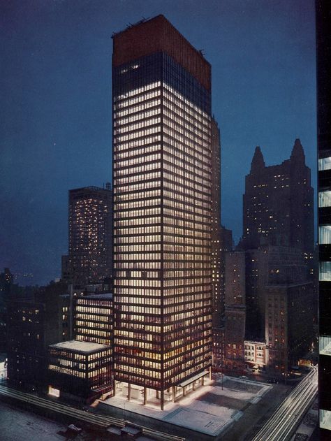 Mies van der Rohe, Seagram Building, 375 Park Avenue, New York, New York, 1959 Mies Van Der Rohe Architecture, International Style Architecture, Seagram Building, New York Architecture, Philip Johnson, Tall Buildings, Ludwig Mies Van Der Rohe, Skyscraper Architecture, Walter Gropius