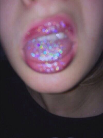 @idreamalone Glitter Grunge, Bubble Goth, Catty Noir, Pastel Grunge, Dark Grunge, Wallpaper Tumblr, Glitter Lips, Goth Aesthetic, Inspiring Images