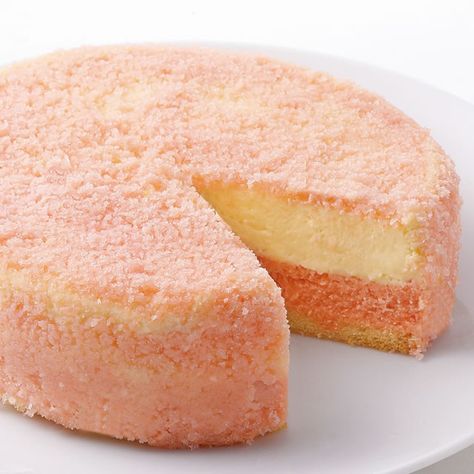 LeTAO's famous "double fromage" strawberry cheesecake, available in their head shop in Otaru City, Hokkaido. Double Fromage Cheesecake, Letao Cheesecake, Hokkaido Cheesecake, Cheesecake Shop, Okinawan Food, Japanese Pastries, Japanese Cake, Strawberry Flavor, Delicious Donuts