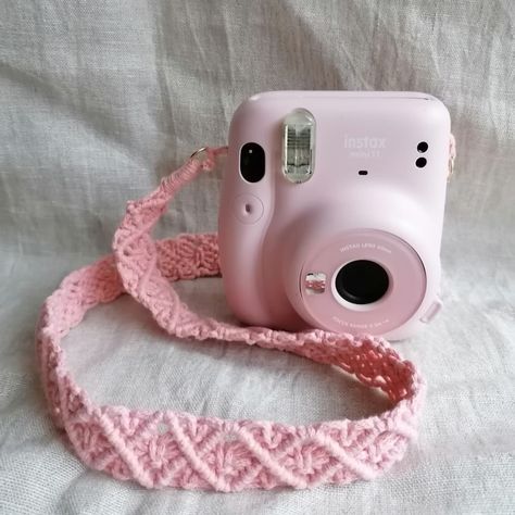 Pink Instax mini 11 camera with handmade pink macrame strap in front of a natural stonewashed linen background Aesthetic Polaroid Camera, Functional Macrame, Macrame Camera Strap, Strap Crochet, Pink Macrame, Aesthetic Polaroid, Instax Camera, Fuji Instax, Polaroid Camera