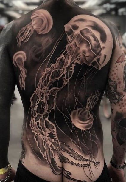 Medusa Animal, Underwater Tattoo, Ocean Sleeve Tattoos, Small Back Tattoos, Girl Back Tattoos, Octopus Tattoos, Jellyfish Tattoo, Full Back Tattoos, Ocean Tattoos