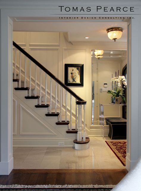 traditional stairs Wooden Staircase Design Traditional, Modern Classic Stairs, Wall Moulding Stairs, Staircase Design Classic, Classic Stairs Design, Ornate Staircase, Staircase Traditional, Traditional Stairs, Stairs Classic