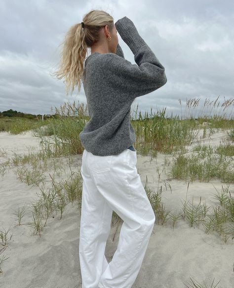 Cozy mornings at the beach☕️🧦☁️🌊 Parker Sweater now available! #falloutfit #falloutfitinspo #fallfashion #trendyoutfits #pinterestaesthetic Random Photography, San Diego Travel, Winter Beach, Cozy Mornings, Scarf Top, Long Sleeve Knit Sweaters, Family Beach, Scarf Jewelry, Winter Clothes