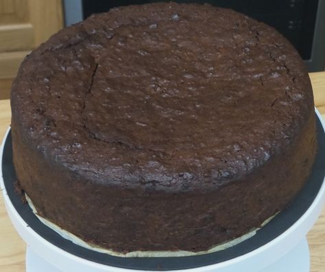 Black Cake Wedding, Caribbean Fruit Cake Recipe, Jamaican Sorrel Drink Recipe, Sorrel Drink Recipe, Dj Bravo, Black Cake Recipe, Dwayne Bravo, Jamaican Rum Cake, Peach Cake Recipes