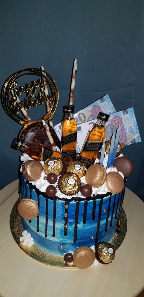 Black Label Euros dripcake Black Label Cake Ideas, Black Label Cake, Hennessy Cake, 50th Cake, Black Cake, 60th Birthday Cakes, Birthday Cake For Him, Birthday Cakes For Men, Bday Cake