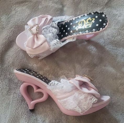 Dr Shoes, Cute Shoes Heels, Gyaru Fashion, Funky Shoes, Fancy Shoes, Cute Heels, Girly Shoes, Shoe Inspo, Aesthetic Shoes