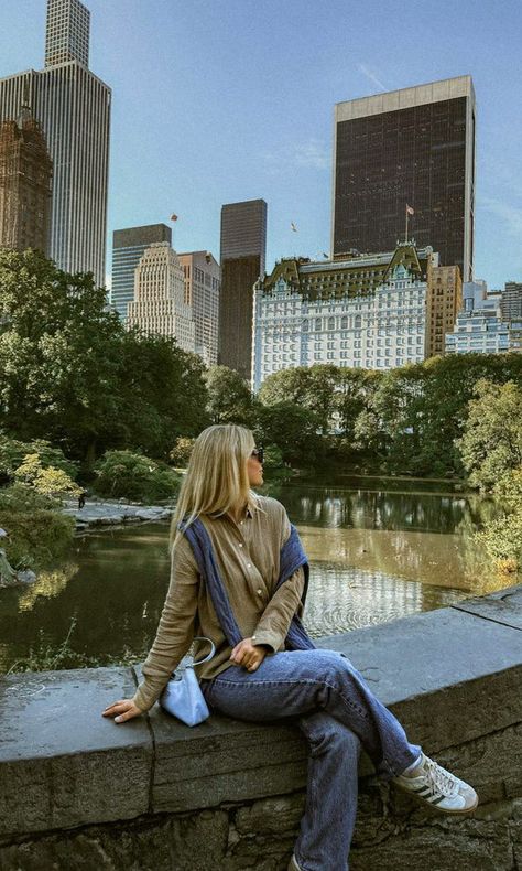 Best Nyc Photo Spots, City Photo Poses Ideas, Photos In Central Park, Central Park Photo Spots, Photos To Take In New York City, New York May Outfits Nyc, New York City Photo Spots, New York Instagram Spots, Nyc Spots For Photos