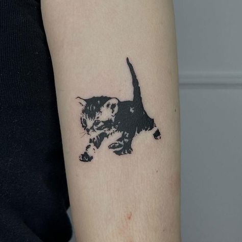 Retro Aesthetic Tattoo, Cats Cuddling Tattoo, Grunge Patchwork Tattoos, Cat Tattoo Aesthetic, Pet Cat Tattoo, Tattoo Designs Cat, High Contrast Tattoo, Tattoo Artist Aesthetic, Aesthetic Cat Tattoo