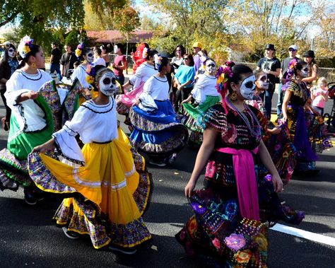 As a city largely influenced by Mexican culture, Austin celebrates the ancient Mesoamerican festival called Dia de los Muertos every year. Mexico Day Of The Dead, Mexican Heritage, Mexican Outfit, Day Of The Dead, Dia De Muertos, Fashion Drawing, Nicaragua, Festival Season, Tulle Skirt