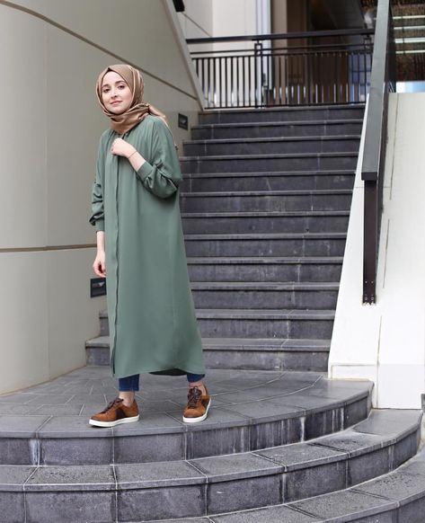 Pinterest: just4girls Hijabista Fashion, Hijab Fashionista, Modest Fashion Hijab, Hijab Style Casual, Mode Abaya, Muslim Fashion Dress, Muslim Outfits, Hijab Chic, Muslimah Fashion Outfits