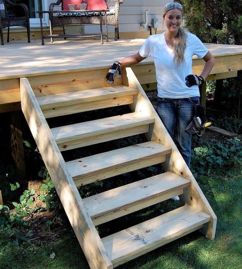 Build Patio, Diy Stairs Outdoor, Build Stairs, Stairs Outdoor, Stairs Diy, Patio Stairs, Porch Stairs, Deck Railing Design, Stairs Stringer