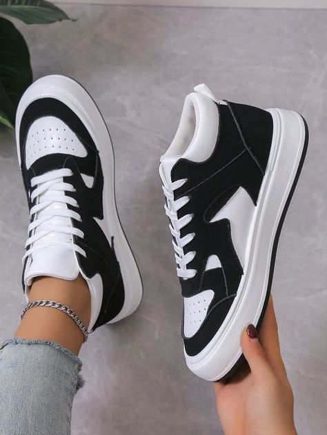 Black Sneakers Aesthetic, Girly Shoes Sneakers, Sport Shoes Design, Shoes For School, Sneakers Multicolor, Kicks Shoes, Shoe Ideas, African Shirts, Sporty Sneakers