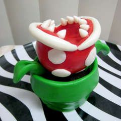 This is a cupucake? O: That's amazing! Interesting Cupcakes, Super Mario Cupcakes, Crazy Cupcakes, Piranha Plant, Cupcake Queen, Cool Cake Designs, Creative Cupcakes, Super Mario Party, Cupcake Designs