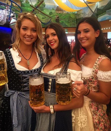 Octoberfest Costume, Octoberfest Beer, German Beer Festival, Beer Maid, Oktoberfest Woman, October Fest, Funny Photos Of People, Beer Girl, Beer Time