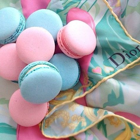 Blue Macaroons, Blue Macarons, Nectar And Stone, Kue Macaroon, Wedding Macarons, Les Macarons, Mini Macaron, Macaron Cookies, French Macaroons