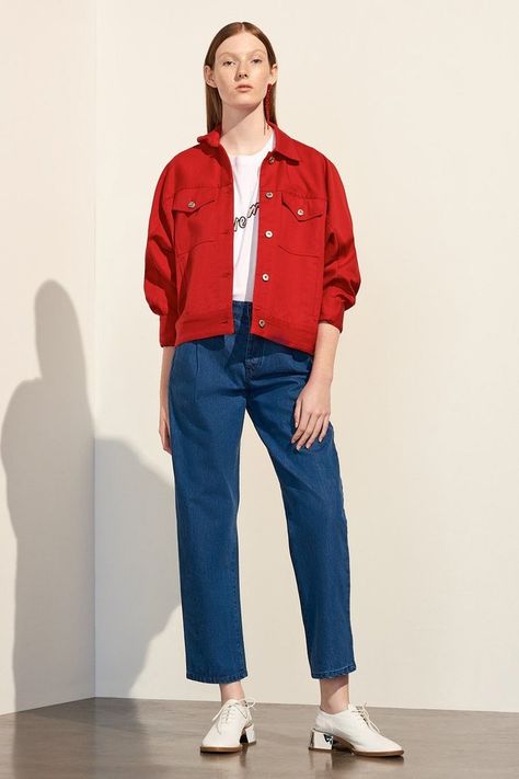 Turnarount pant denim Red Jeans Jacket Outfit, Red Jacket Outfit Casual, Denim And Red Outfit, Red And Denim Outfits, Red Denim Outfit, Red Denim Jacket Outfit, Red Jacket Outfit, Minimalist Bedroom Color, Minimalist Bedroom Furniture