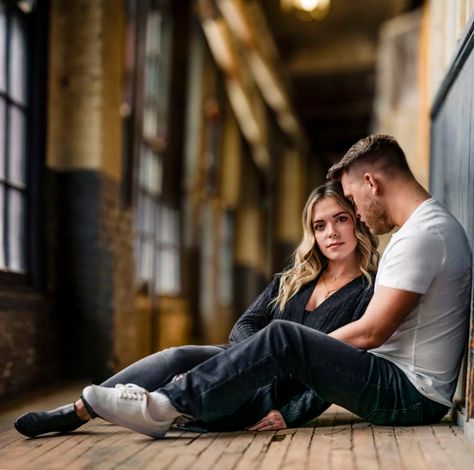 12 Great Engagement Photo Locations in Dayton, Ohio Ohio Pictures, Ohio Statehouse Wedding, Dayton Ohio Photography, Senior Pictures Locations, Dawes Arboretum Ohio, Ohio Photography, Dayton Ohio, Outdoor Engagement Photos, Engagement Photo Locations