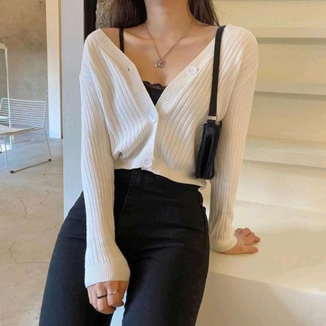 Ootd Instagram, Casual Fashion Trends, Summer Nature, Outfit Trends, Style Photography, Mode Inspo, Inspired Outfits, Date Outfits, Iron Maiden