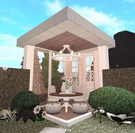 Small Backyard Ideas Bloxburg, Bloxburg Picnic Area, Bloxburg Gazebo Ideas, Bloxburg Sitting Area, Front Yard Bloxburg Ideas, Front Yard Bloxburg, Bloxburg Outdoor Ideas, Backyard Bloxburg, Cute Front Porch Ideas