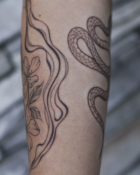 Free handed flow ✨ Also lil snake and cherry blossoms 🔖#idahofallstattoo #pocatellotattoo #rexburgtattoo #twinfallstattoo #boisetattoo Hognose Snake Tattoo, Hognose Snake, Twin Falls, Idaho Falls, Snake Tattoo, S Tattoo, Cherry Blossoms, Cherry Blossom, Blossom