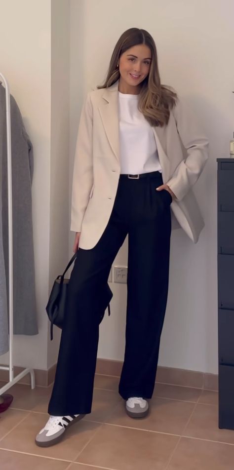 Styling Black Slacks, Office Outfits Women Size 12, Professional Event Outfit, Architect Outfits Women, Cream Oversized Blazer Outfit, Smart Casual Event Outfit, Smart Casual Black And White, Sales Woman Attire, Office Outfits Women Spring