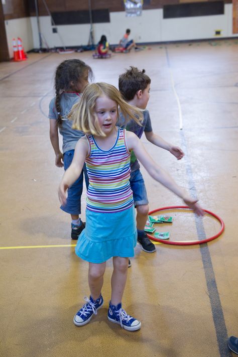 Kindergarten Physical Education Games, Kindergarten Gym, School Team Building Activities, Awana Games, Preschool Gym, Adapted Physical Education, Building Games For Kids, Gym Games For Kids, Games For Kids Classroom