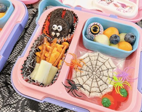 Fall Lunch Box Ideas, Halloween Kid Lunch Ideas, Halloween School Lunch Ideas, Halloween Lunchbox Ideas, Halloween School Lunch, Halloween Inspired Lunch For Kids, Halloween Bento Box Ideas, Halloween Lunch Ideas For Kids, Halloween Bento Box For Kids