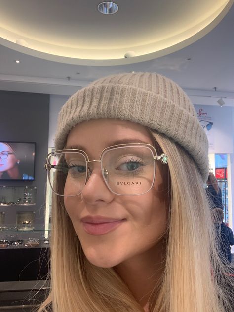 Glasses 2023 Trend Women Round Face, Big Cute Glasses, Big Glasses Frames For Women, Glasses Inspo Trendy, Big Frames Glasses, Trendy Eye Glasses 2023, Glasses Style 2023, Stylish Glasses Women, Trendy Glasses 2023