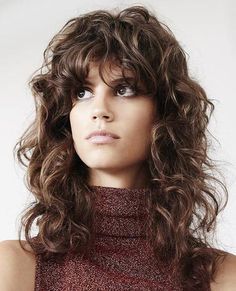 long curly shag hairstyle with bangs Curly Shag, Long Shag Hairstyles, Curly Shag Haircut, Rambut Brunette, Long Shag Haircut, Long Shag, Shaggy Haircuts, Curly Bangs, Shag Hairstyles