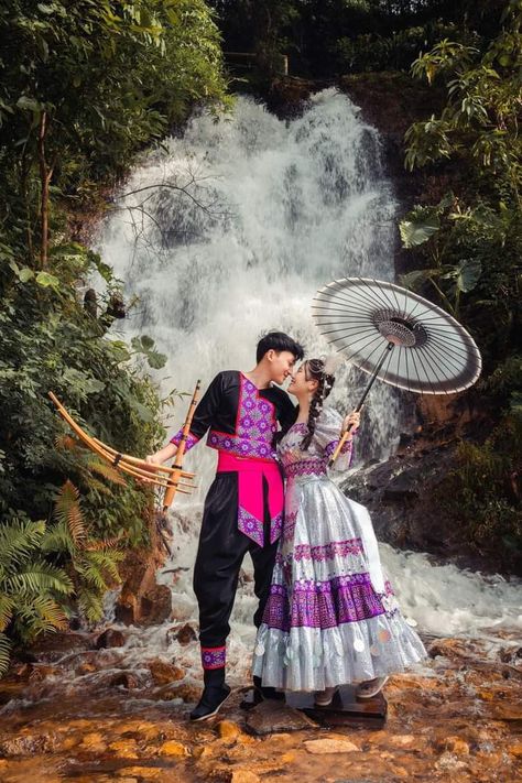 Hmong Couple Photoshoot, Hmong Clothes Photoshoot, Hmong Clothes Traditional, Hmong Photoshoot, Hmong Wedding, Program Poster, Hmong Fashion, Hmong Clothes, Thai Clothes