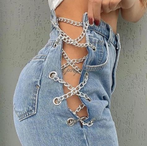 Nyc Fashion Winter, Jeans With Chains, Look Grunge, Nyc Fashion, Tomboy Fashion, Teenage Fashion Outfits, Teen Fashion Outfits, Styl Vintage, Stunning Dresses