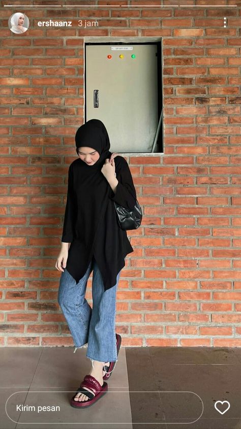 Ootd Ngemall, Ootd Kampus Hijab, Black Outfit Hijab, Casual Outfits Hijab, Outfit Hijab Simple, Outfit Ngampus, Stylish Outfits Casual, Outfit Hijab Casual, Ootd Hijab Casual