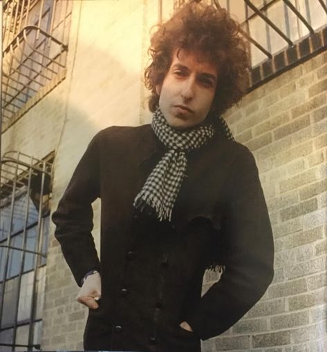 Bob Dylan’s “Blonde on Blonde” Album Cover Was Blurry Because the Photographer Was Cold ~ Vintage Everyday Jerry Schatzberg, Folk Rock, Style Rules, Best Dressed Man, Patti Smith, I'm With The Band, Bob Dylan, Soft Grunge, New Yorker