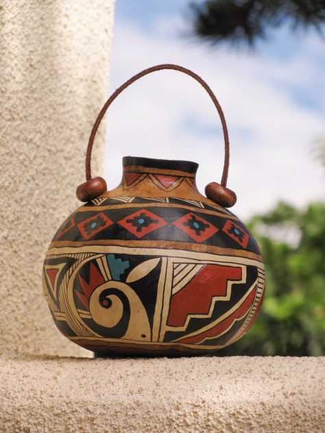 Carillons Diy, African Pottery, Native Pottery, Gorgeous Gourds, Vase Diy, Gourds Birdhouse, Decorative Gourds, Hand Painted Gourds, Motif Art Deco