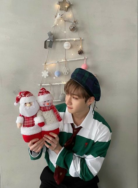 Tea Wallpaper, Xmas Wallpaper, Kids Groups, Christmas Icons, All I Want For Christmas, Losing A Child, Bang Chan, Kids Wallpaper, Christmas Fashion