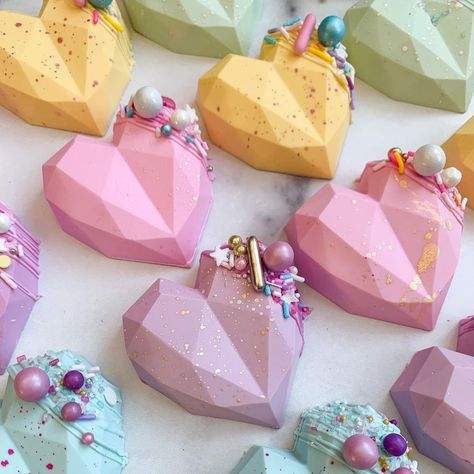 Geo Hearts, Mood Right Now, 14th Birthday Cakes, Hot Chocolate Gifts, Chocolate Diy, Pinata Cake, Cupcake Cake Designs, Custom Desserts, Chocolate Covered Treats