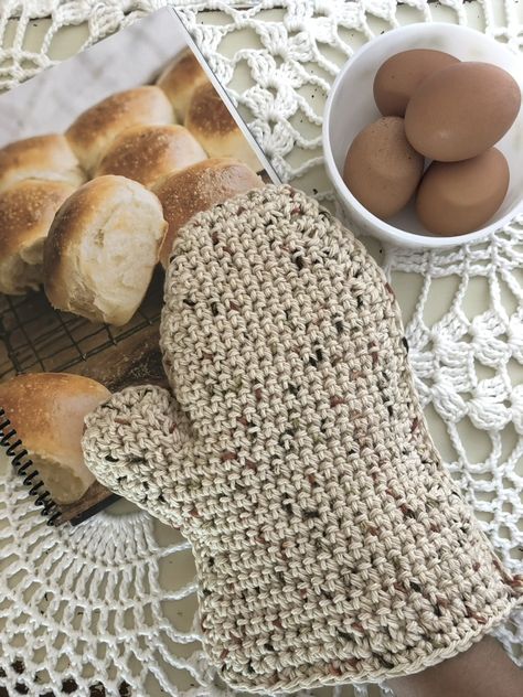 Crochet Oven Gloves, Crochet Oven Mitts Free Pattern, Crochet Oven Mitts, Crochet Oven Mitt Pattern Free, Crochet Oven Mitt Pattern, Crochet Oven Mitt, Foundation Single Crochet, Crochet With Cotton Yarn, Oven Mittens