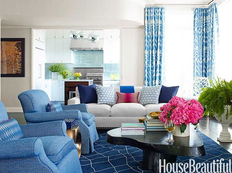 Her client's favorite color is blue, so designer Amanda Nisbet made it the dominant theme in the Manhattan penthouse apartment. Dash And Albert Rugs, Manhattan Apartment, Dash And Albert, Neutral Shades, Custom Sofa, Curtains Living Room, Color Swatches, Cool Rugs, Paint Color