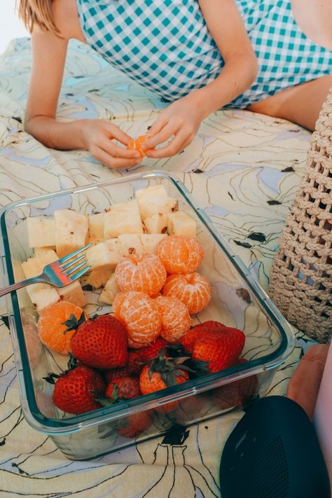 What We Eat In A Day As A Vegan (Mostly Fruitarian) Family Healthy Vegan Lifestyle, Vegan Picnic Aesthetic, Fruitarian Diet Before And After, What I Eat In A Day Vegan, Fruitarian Before And After, Frugivore Diet, All Fruit Diet, Fruitarian Recipes, Crunchy Mom Aesthetic