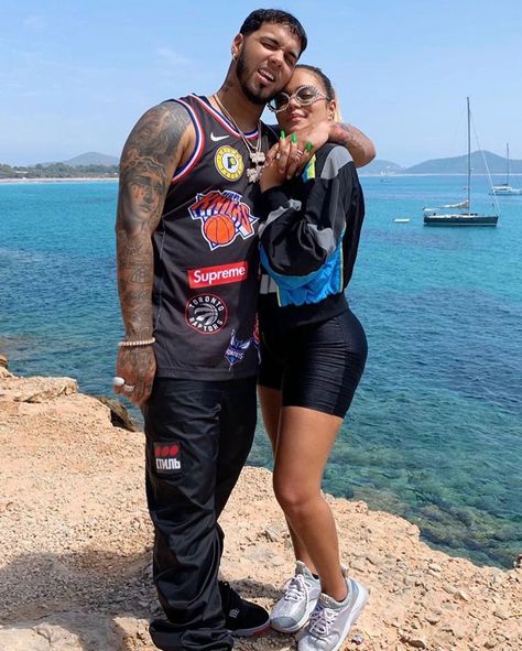 Karol G x Anuel AA Anuel Aa And Karol G, Latin Artists, Rapper Style, Gangsta Style, James Rodriguez, Cute Tumblr Wallpaper, Trap Music, Famous Men, Cute Couples Goals