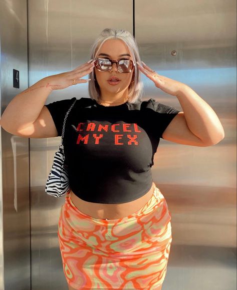 Summer Outfits Plus Size, 2023 Summer Outfits, Summer Outfits Plus, Cropped Graphic Tees, Black Curves, Outfits Petite, Girl Attitude, Current Fashion, Baby Tees