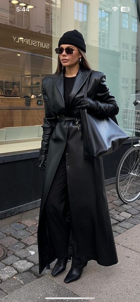 Black Leather Coat Outfit, Leather Coat Outfit, Boho Fall Outfits, Black Leather Outfit, Cold Heart, Plus Size Fall Fashion, Black Leather Coat, Long Leather Coat, Chic Fall Outfits