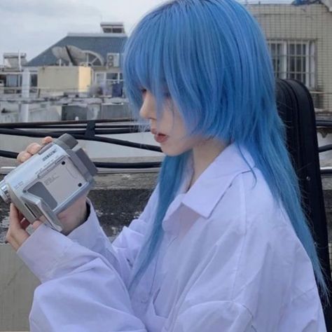 Cool Mullet, Blue Mullet, Short Wig With Bangs, Mullet Wig, Light Blue Hair, Girl Cool, Blue Jellyfish, Colorful Hair, Wig With Bangs