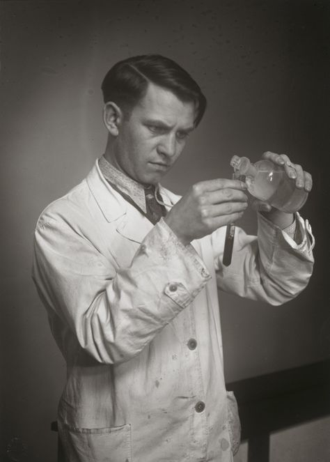 Crazy Scientist, August Sander, Laboratory Technician, Portfolio Photography, Mad Science, Art Shows, Silver Print, Foto Vintage, Mad Scientist