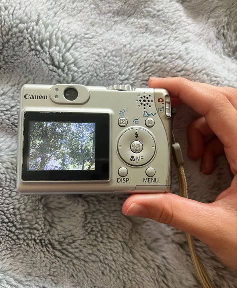 Canon powershot 530 Canon Powershot Aesthetic, Adriana Core, Digi Camera, Dc Pics, Gilmore Aesthetic, Digital Camera Tips, Instax Mini Camera, Cute Camera, Retro Gadgets