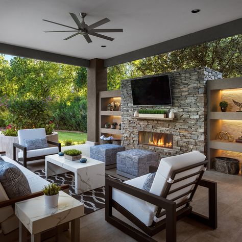 In this article, we'll explore 20 outdoor design ideas with fireplaces from local professionals in Phoenix to inspire and enhance your outdoor living experience. Modern Patio Design, Contemporary Patio, Outdoor Living Rooms, Modern Backyard, House With Porch, Modern Patio, Pergola Patio, Design Exterior, Contemporary Outdoor